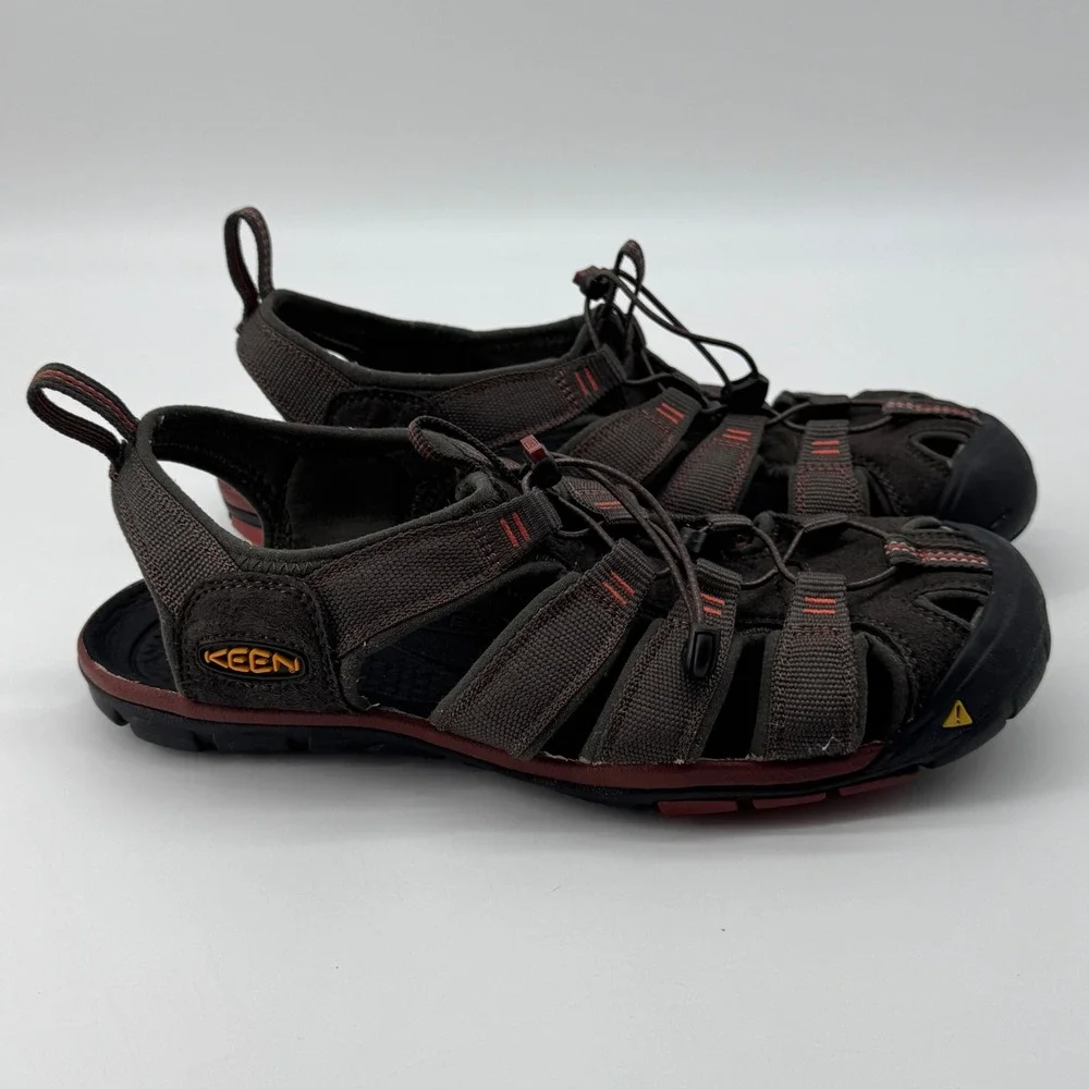 KEEN Clearwater CNX Sandals Mens 9 Hiking Water Shoes Gorpcore Outdoor Granola